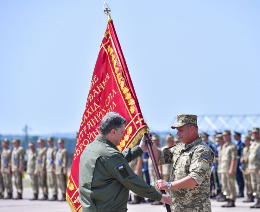 Именно от вас во многом  зависит будет ли мирным небо над Украиной - Президент поздравил  с Днем Воздушных Сил