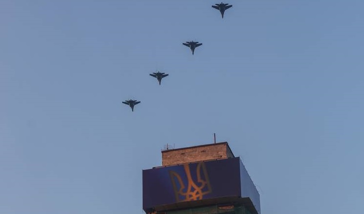 Боевая авиация над Киевом. Репетиция парада.