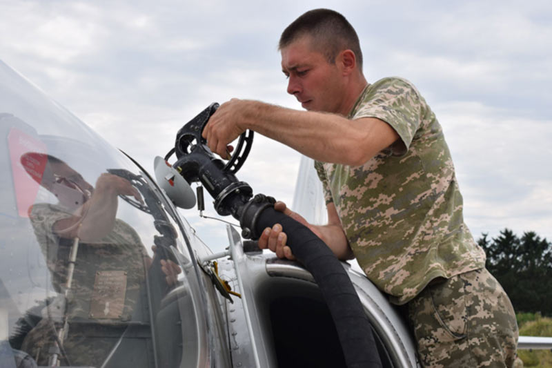 Минобороны объявило повторный тендер на закупку авиакеросина.