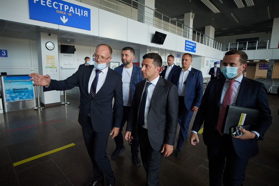Зеленский поручил решить вопрос с оборудованием аэропорта Николаев