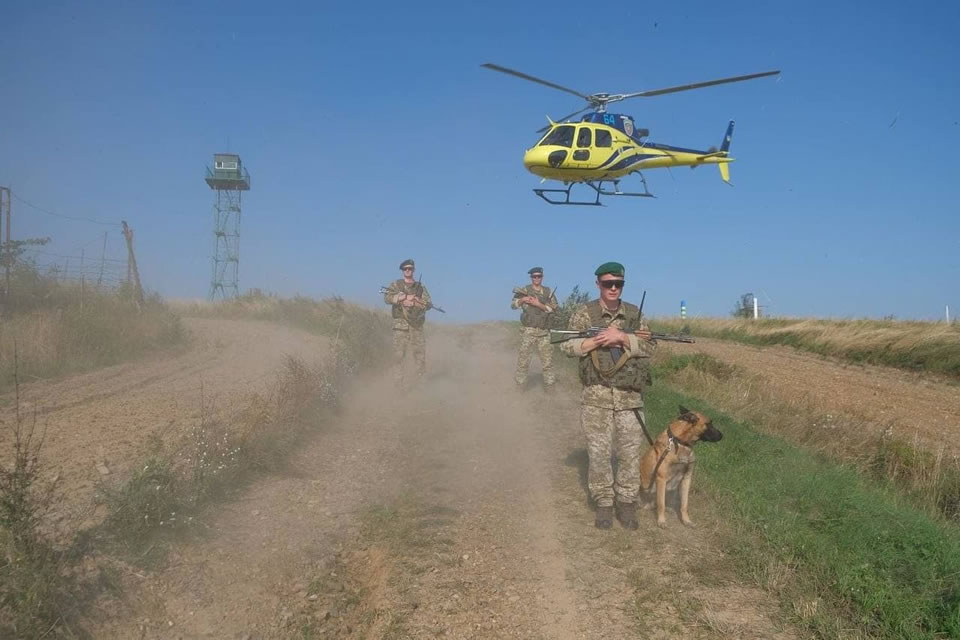 Пограничники отправили на западную границу новые вертолеты