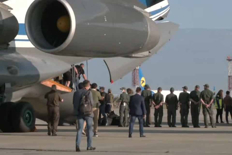 Украинский самолет прилетел из Афганистана в Украину
