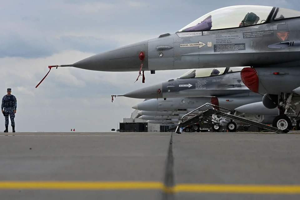 США погодили підготовку українських пілотів на винищувачах F-16