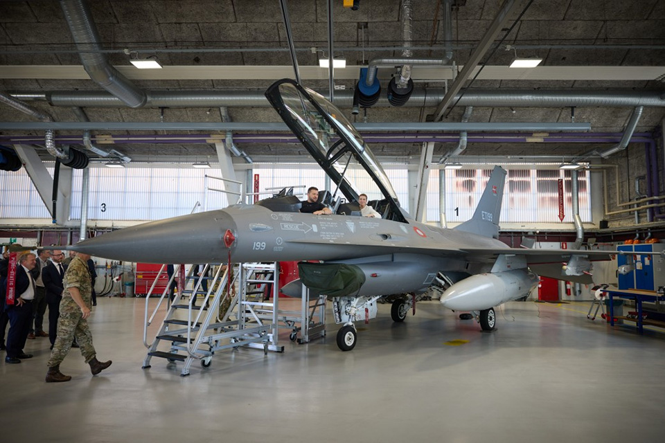 Нідерланди та Данія нададуть Україні F-16 