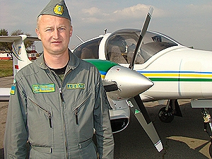 Командир отдельной авиационной эскадрильи Госпрогранслужбы майор Дмитрий Халявко