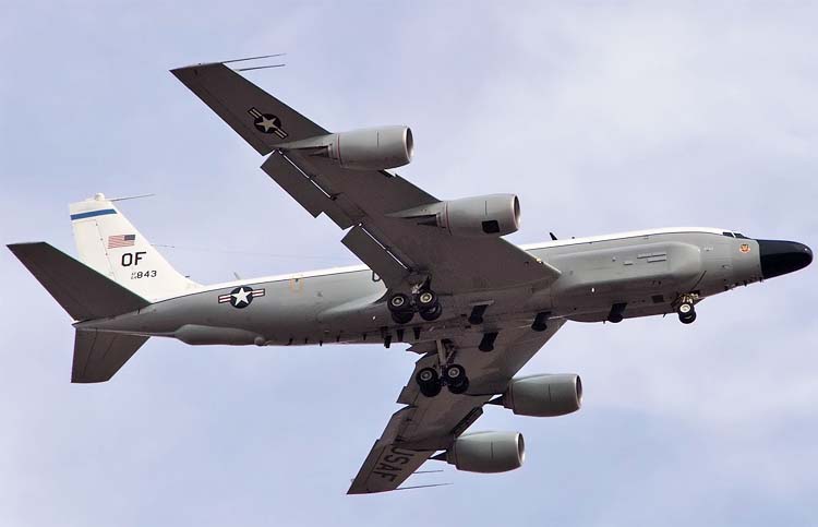 Boeing RC-135V ВВС США дежурит вблизи Керчи