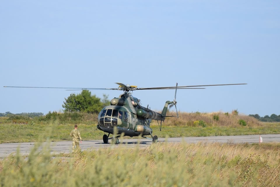 Продолжается подготовка армейских вертолетчиков