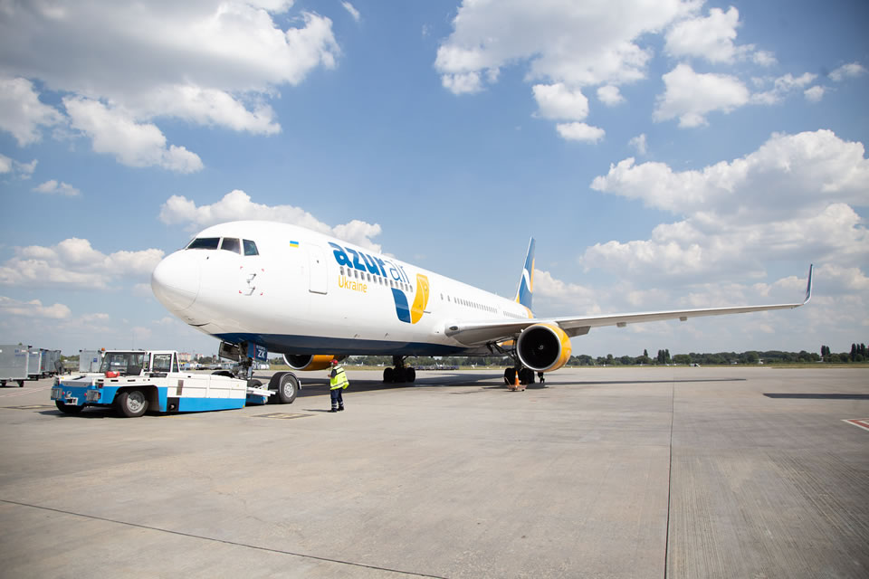 Azur Air Ukraine будет зимой летать в Канкун и Бангкок