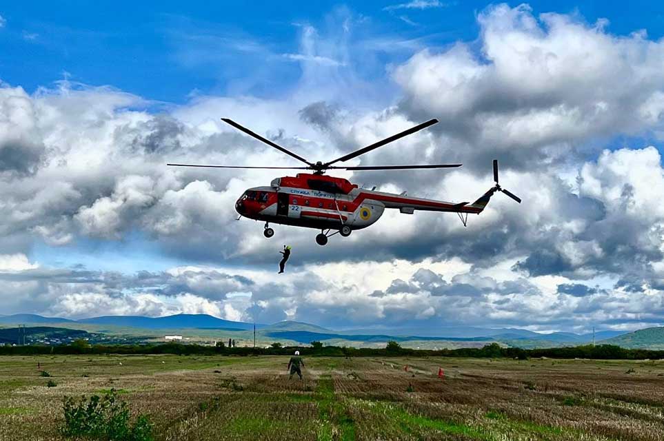 Екіпаж авіазагону ДСНС взяв участь в тренувальних зборах 