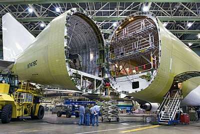 Boeing 747 успешно испытал открывающийся хвост