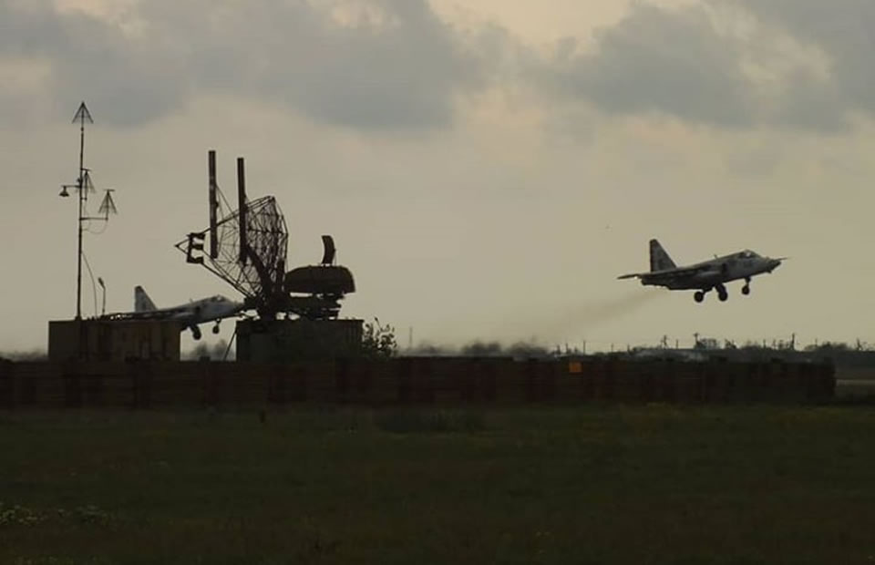 Су-25 отработали полеты в сложных метеоусловиях
