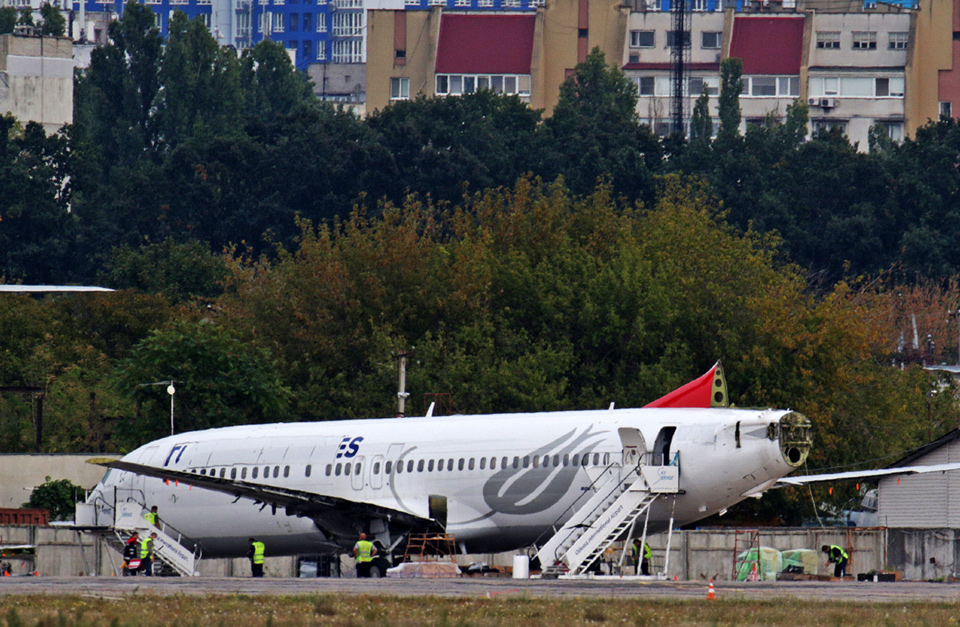 В аэропорту Одессы продолжили разборку самолета Turkish Airlines