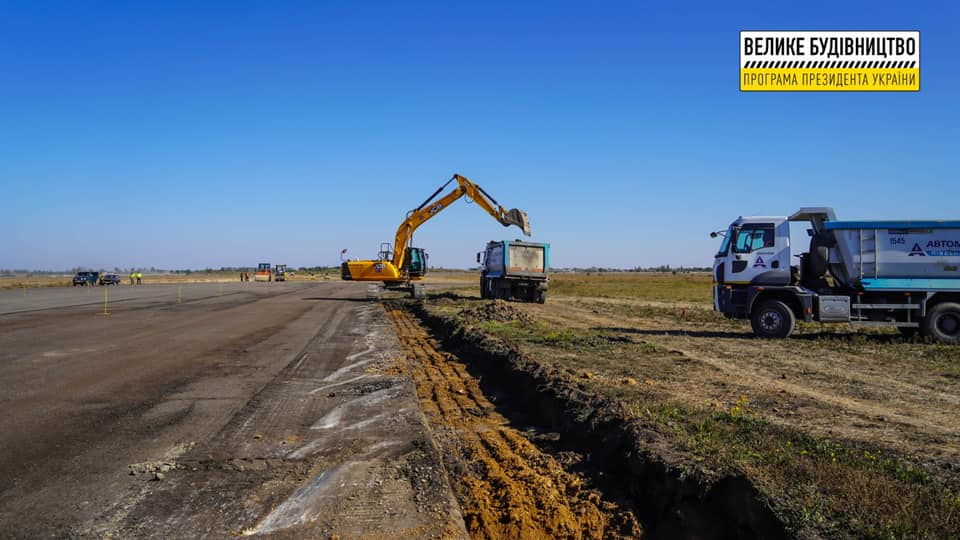 ВПП в аэропорту Херсона построят до конца года