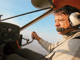 Юрий Яковлев — не только авиаконструктор, но и авиапутешественник: на своём самолёте он уже летал в Польшу и Чехию. А теперь намерен посмотреть с высоты птичьего полёта на Крымские горы