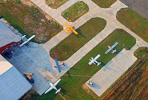 Киевские авиаторы держат собственные самолёты на частном аэродроме «Наливайковка» в 50 км от Киева