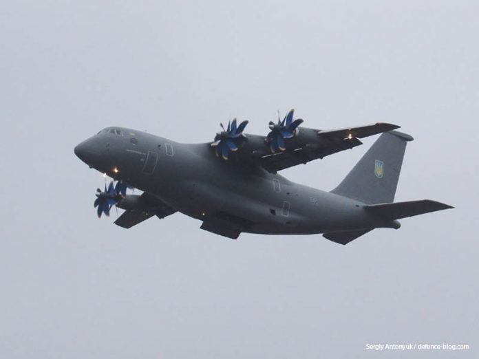 Украина заинтересовала ОАЭ транспортным самолетом Ан-77