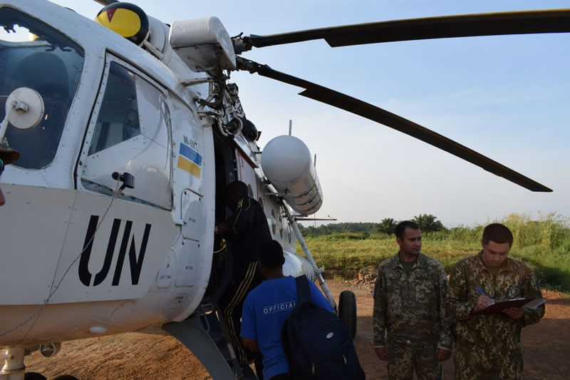 Украинские вертолетчики-миротворцы ООН в ДР Конго спасли военного из Малави