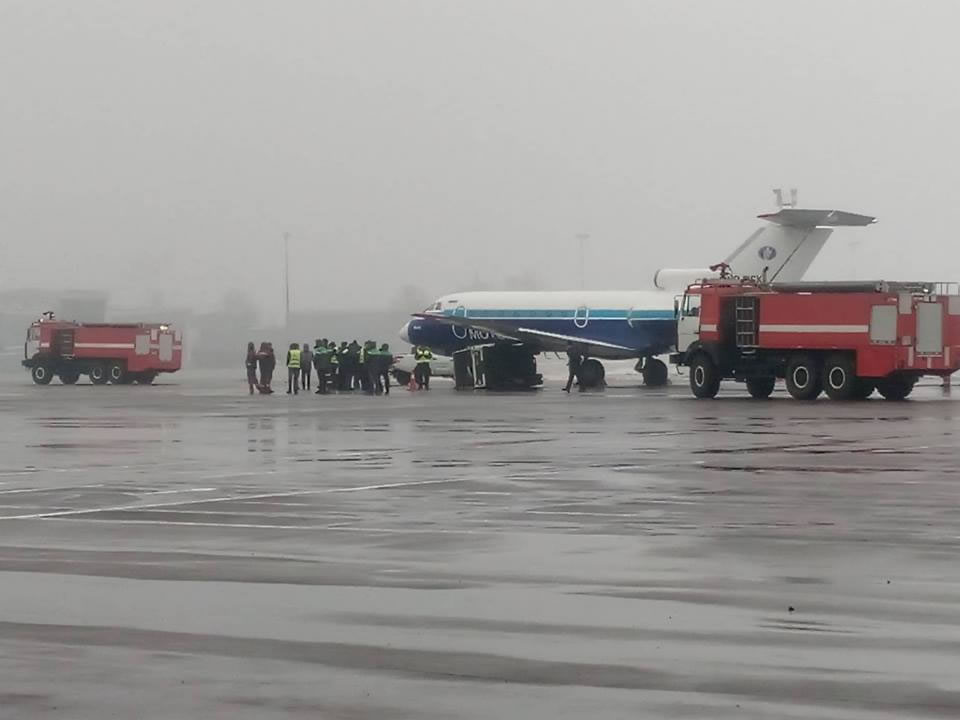 В аэропорту Киев Як-40 протаранил генератор